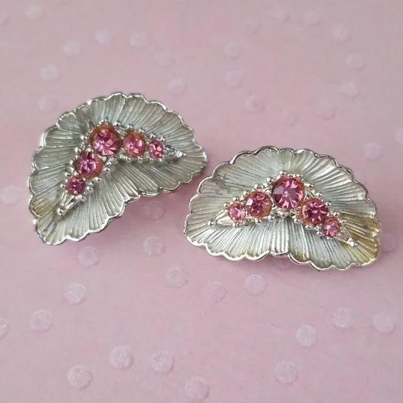 Vintage Mid Century 1950s Pink Rhinestone Silver Tone Clip Earrings - Picture 9 of 10
